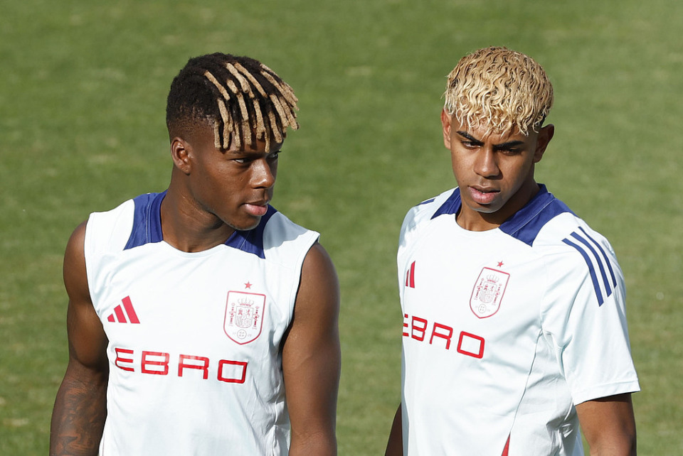 公牛官方公告： 我们已与河村勇辉签下双向合同。 欢迎回来，@河村勇辉 🇯🇵