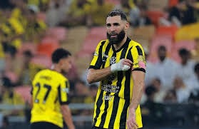 带领皇马五夺欧冠，被誉为典礼中场的三人，后来