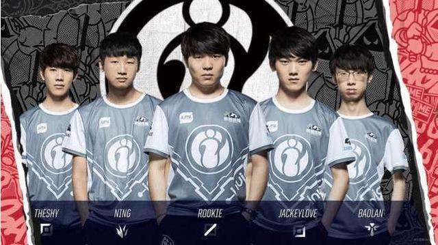 巴薩亮相23／24賽季第三球衣 淺水綠色的獨特設計.